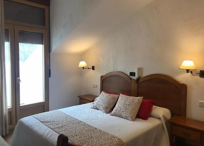 Hostal Decerca Pradena